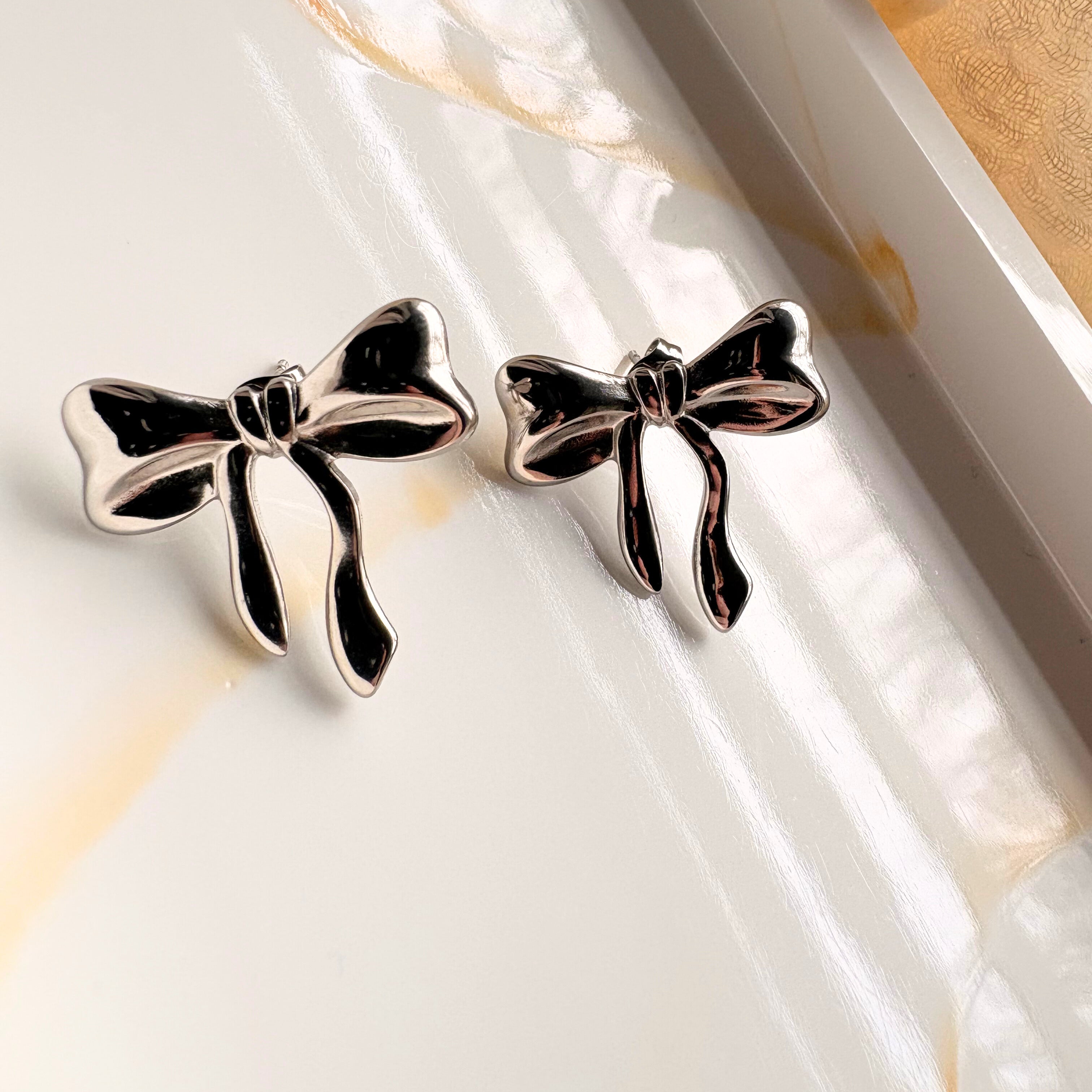 Strik oorbellen zilver