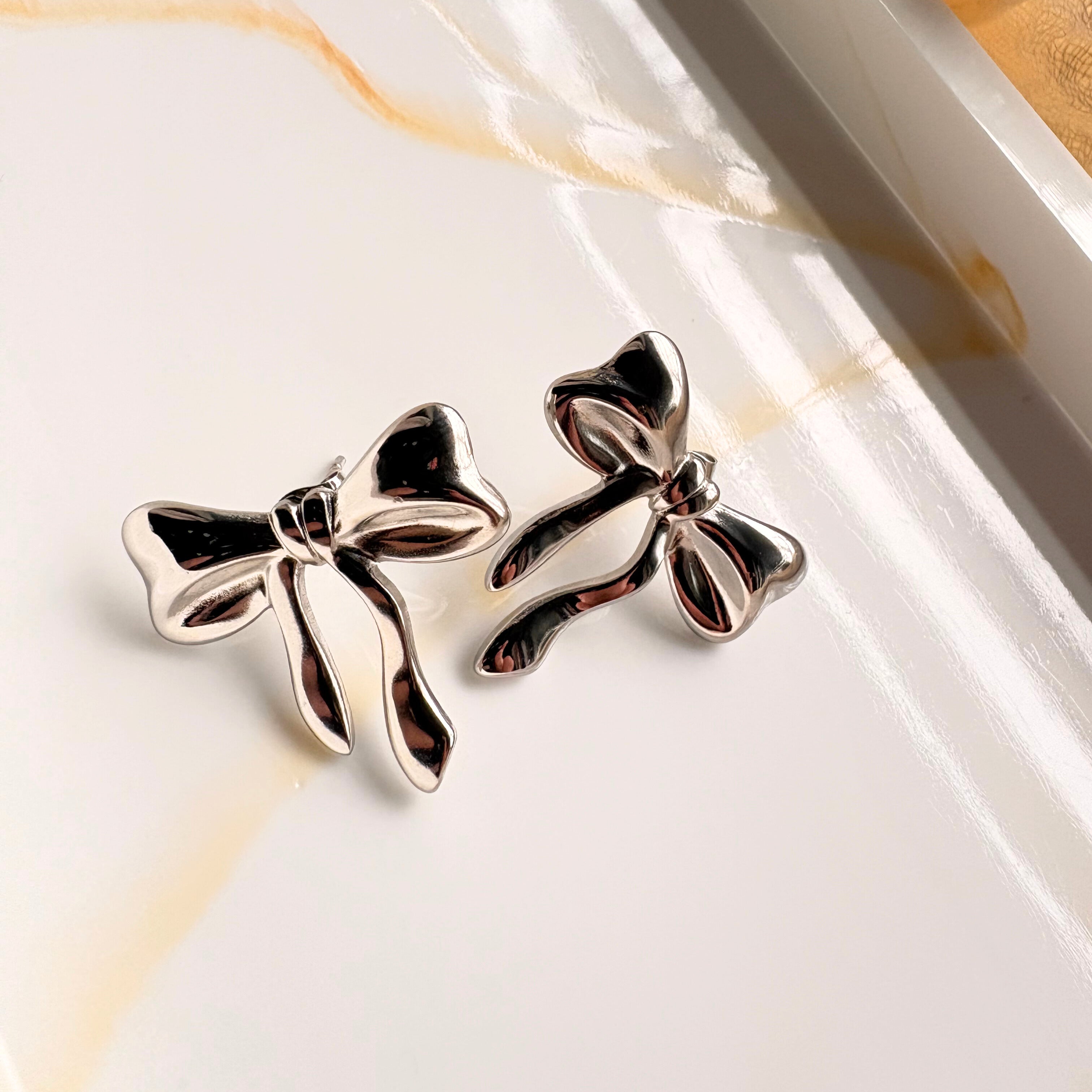 Strik oorbellen zilver